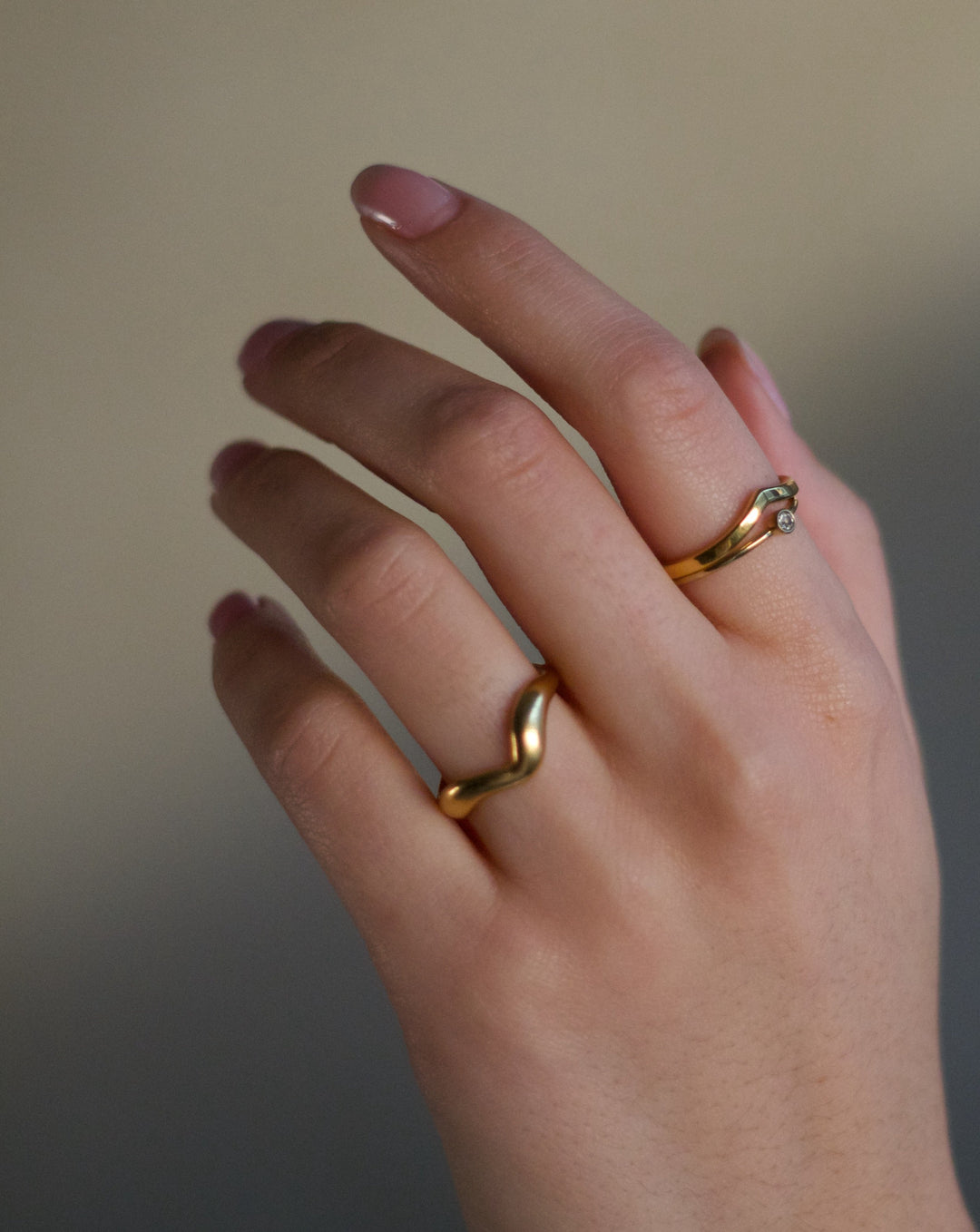 Wavy ring