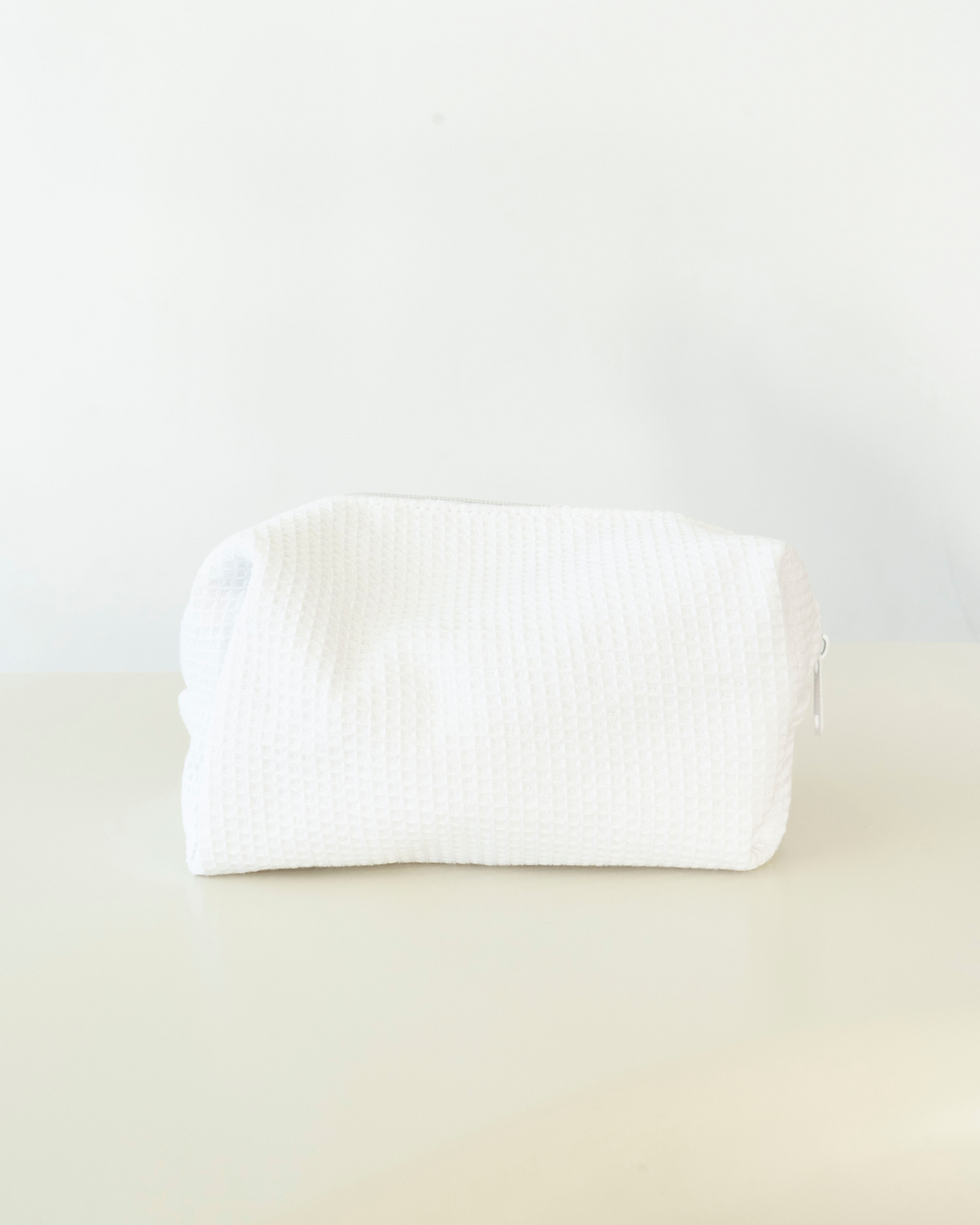 Makeup bag blanche