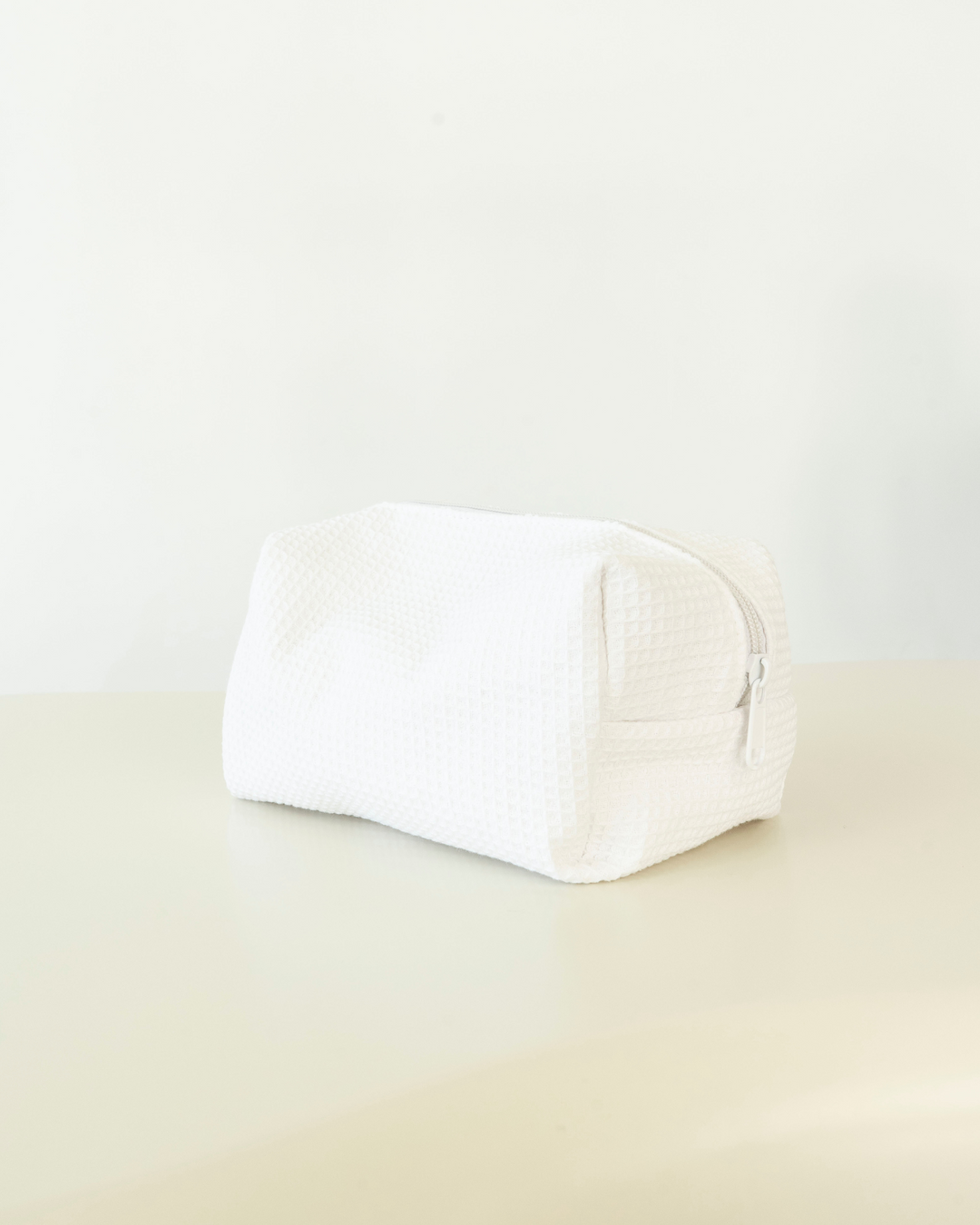 Makeup bag blanche