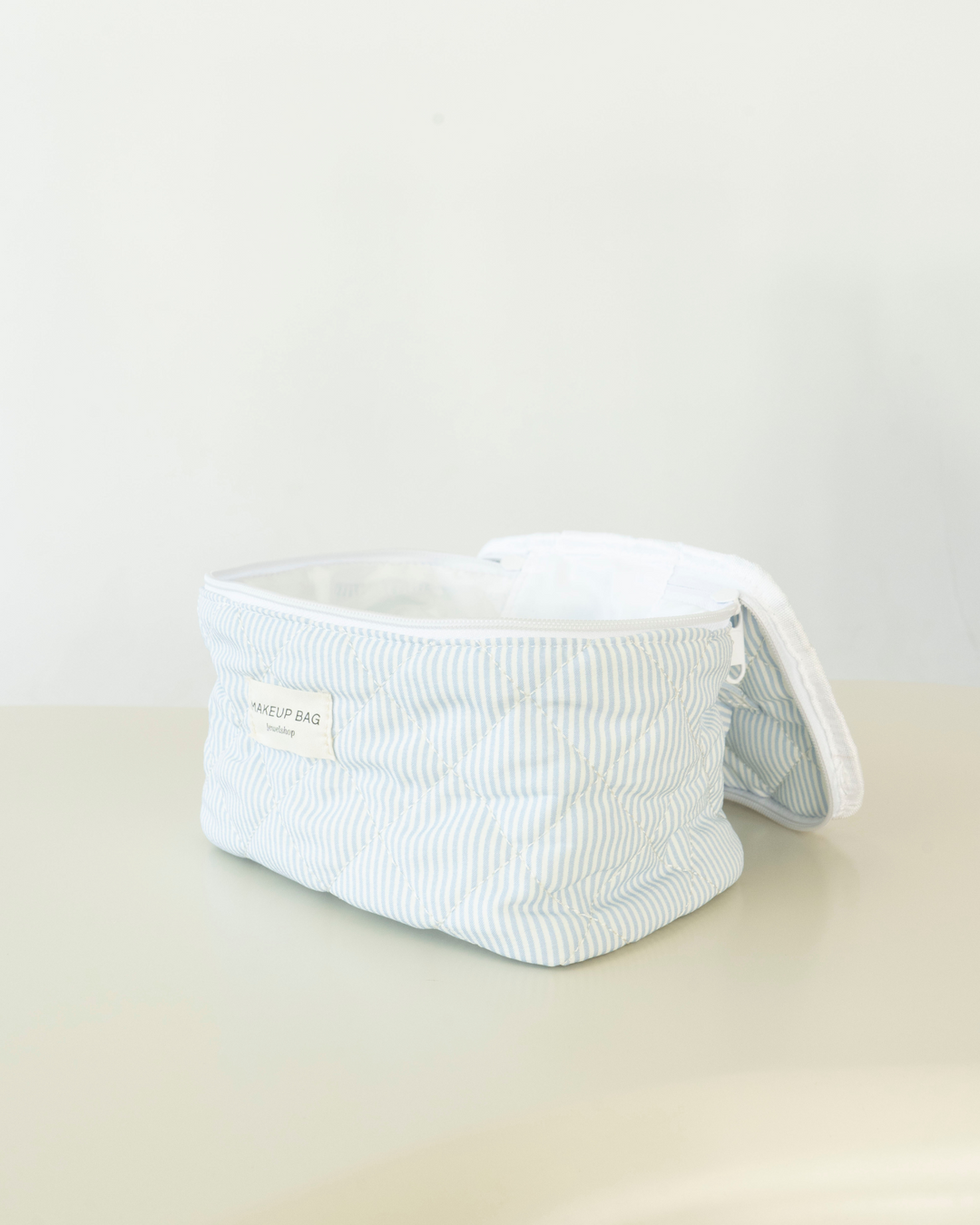 Makeup bag baby blue XL