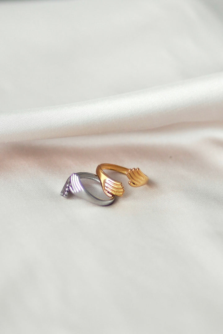 Hug me ring