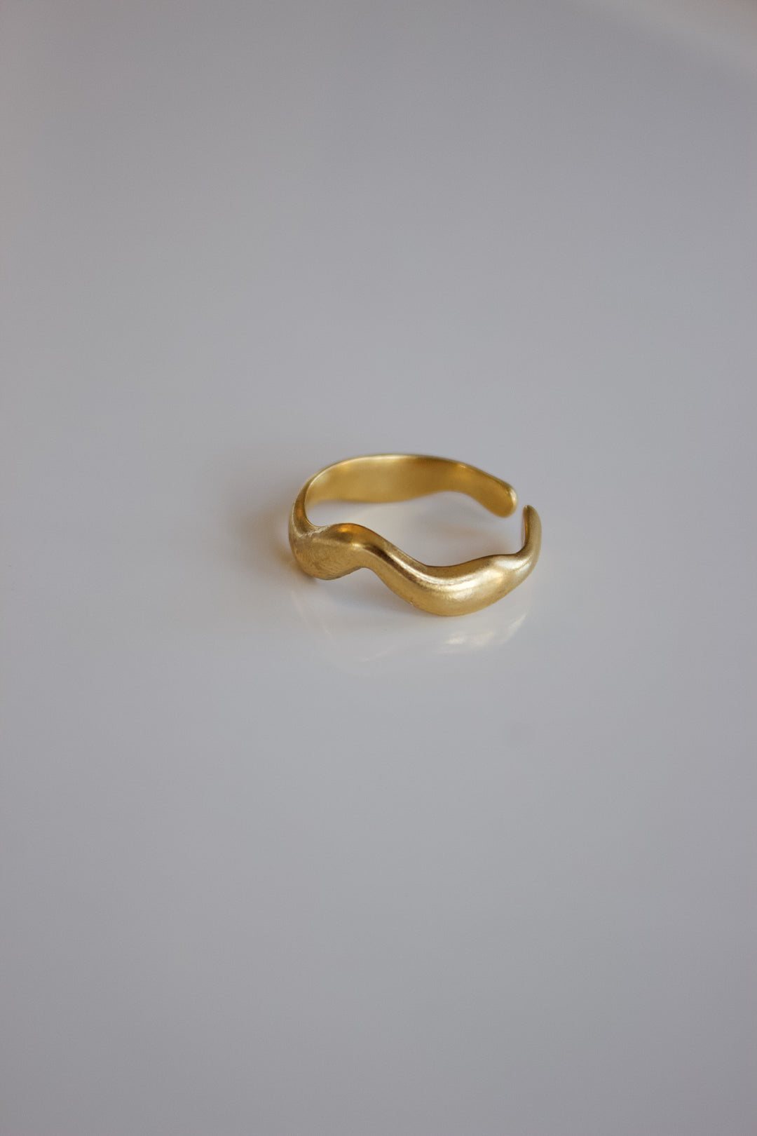 Wavy ring