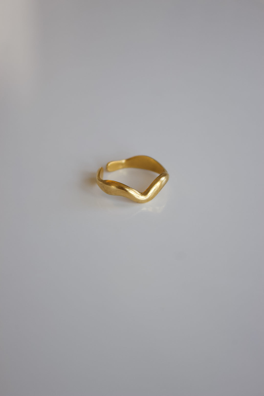 Wavy ring