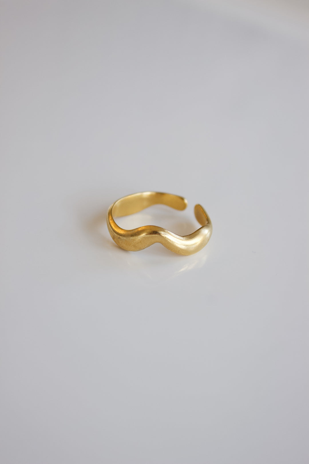 Wavy ring