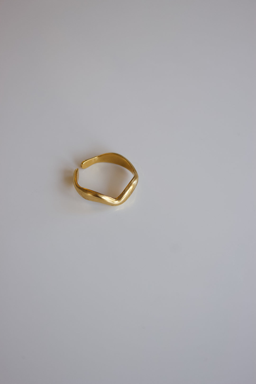Wavy ring