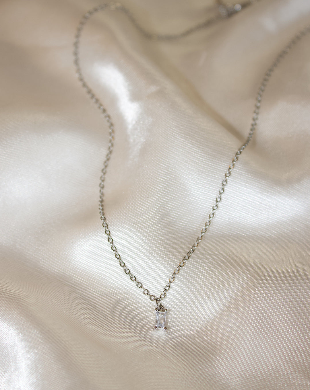 Huggie chain