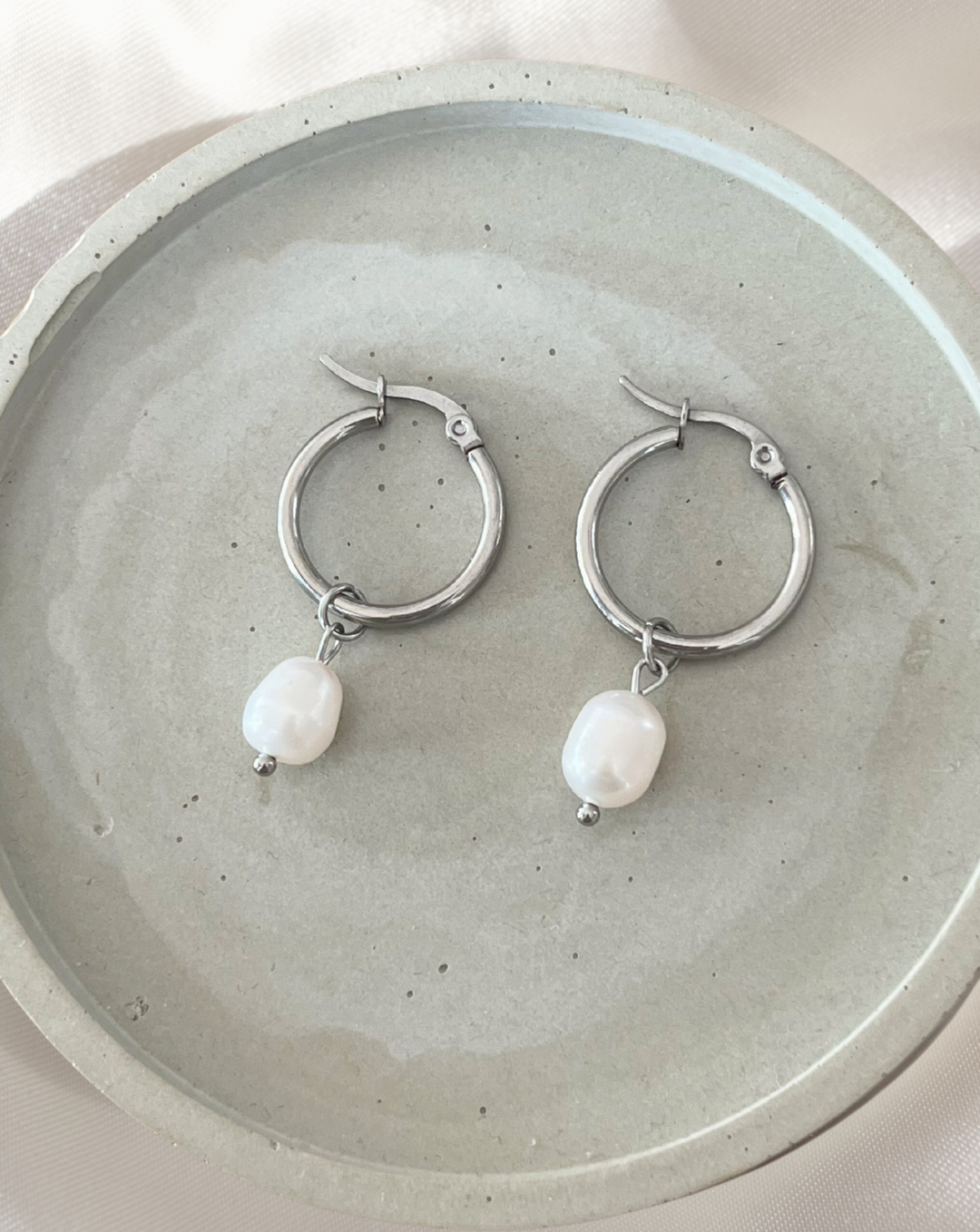 Pearls hoops