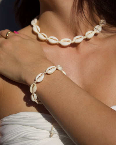 Shell necklace and bracelet duo