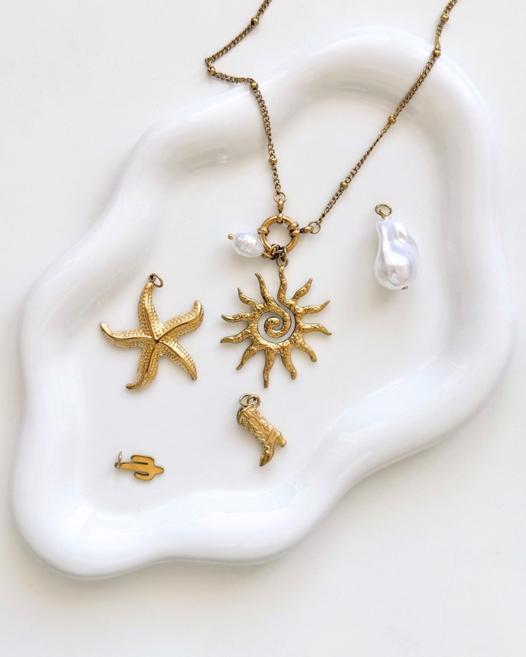 Collier anneau à breloques