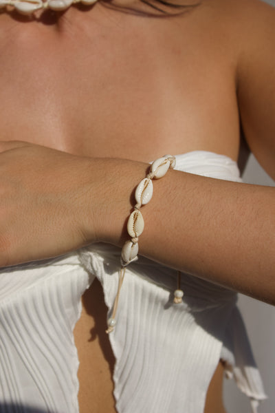 Shell necklace and bracelet duo