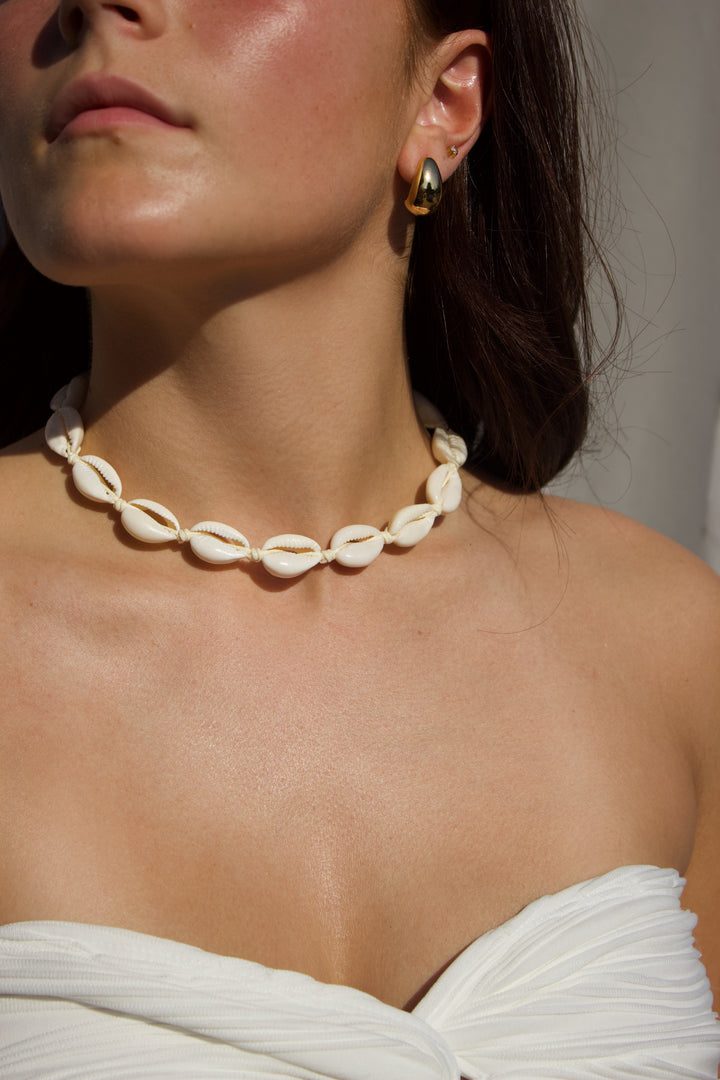 Shell necklace and bracelet duo