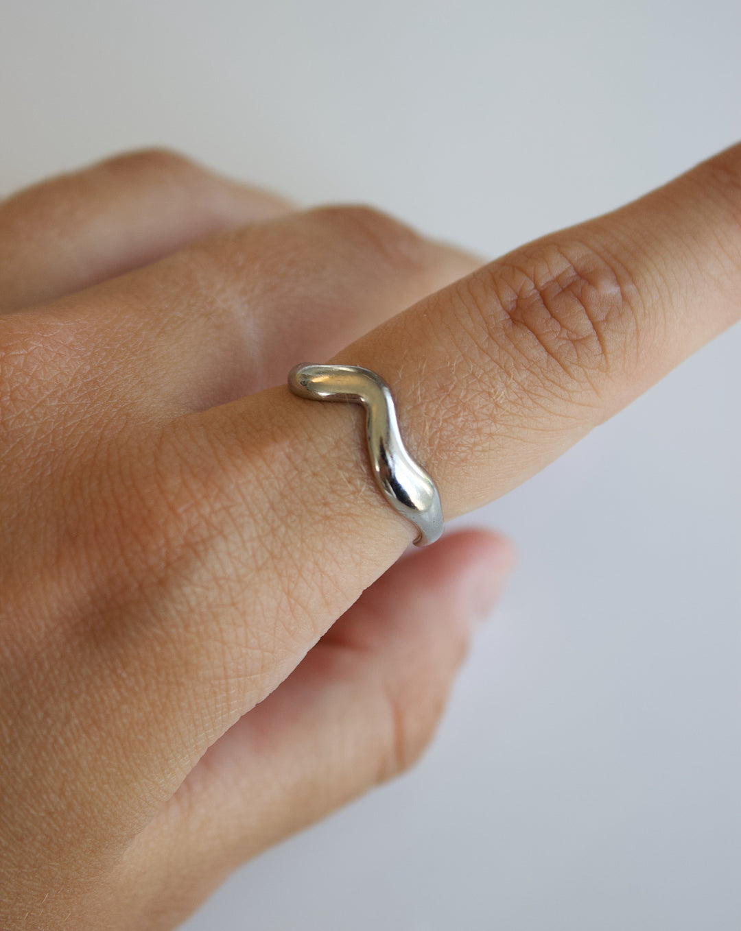 Wavy ring