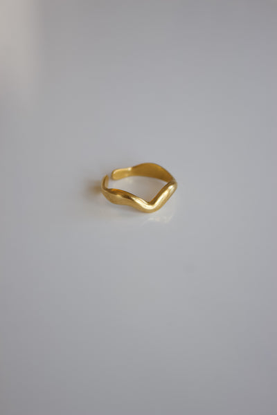 Wavy ring