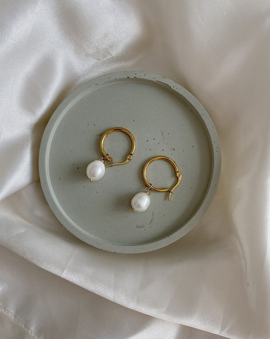 Pearls hoops